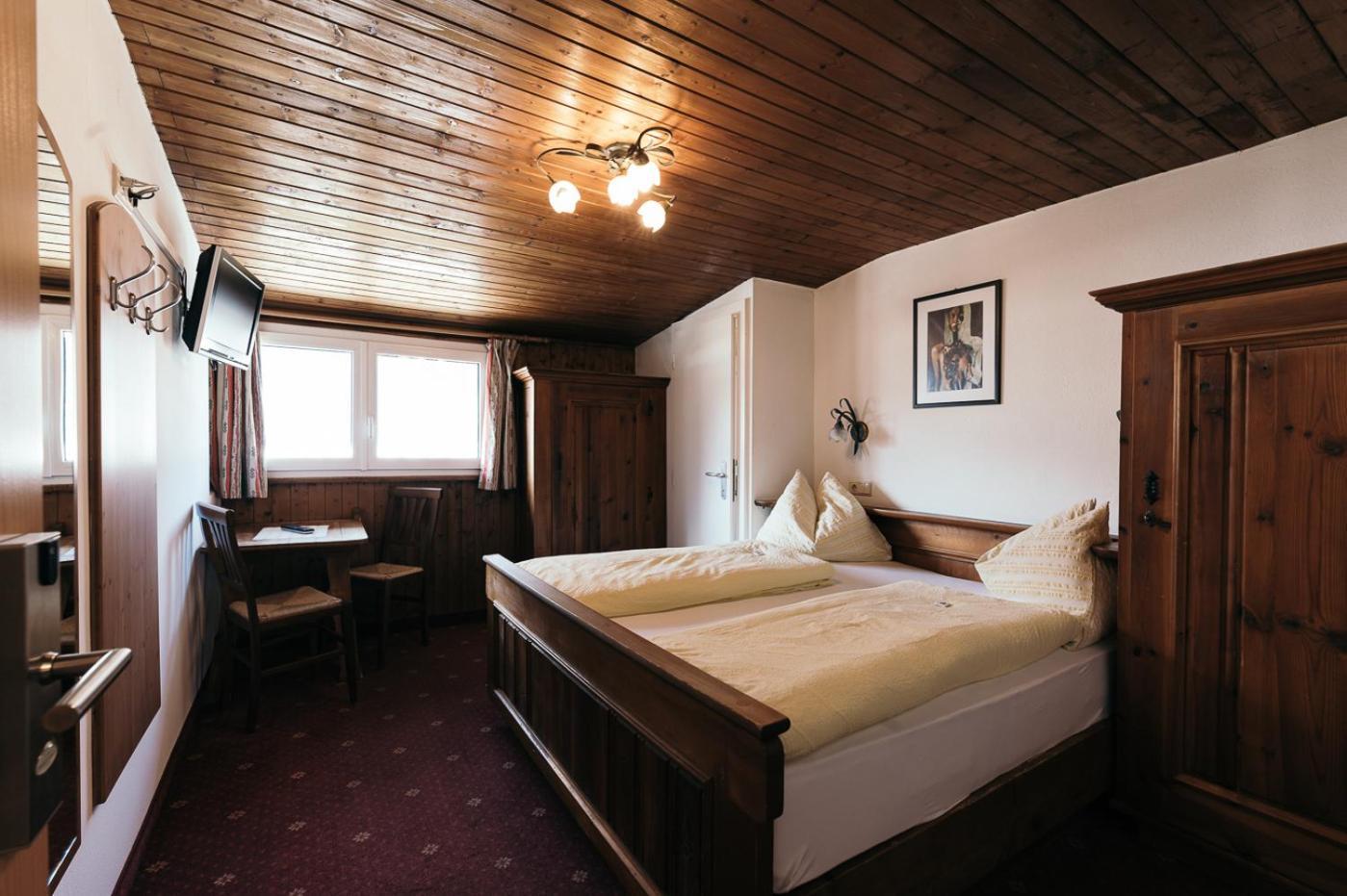 Gasthof Residence Brugghof & Erlhof Campo Tures Habitación foto